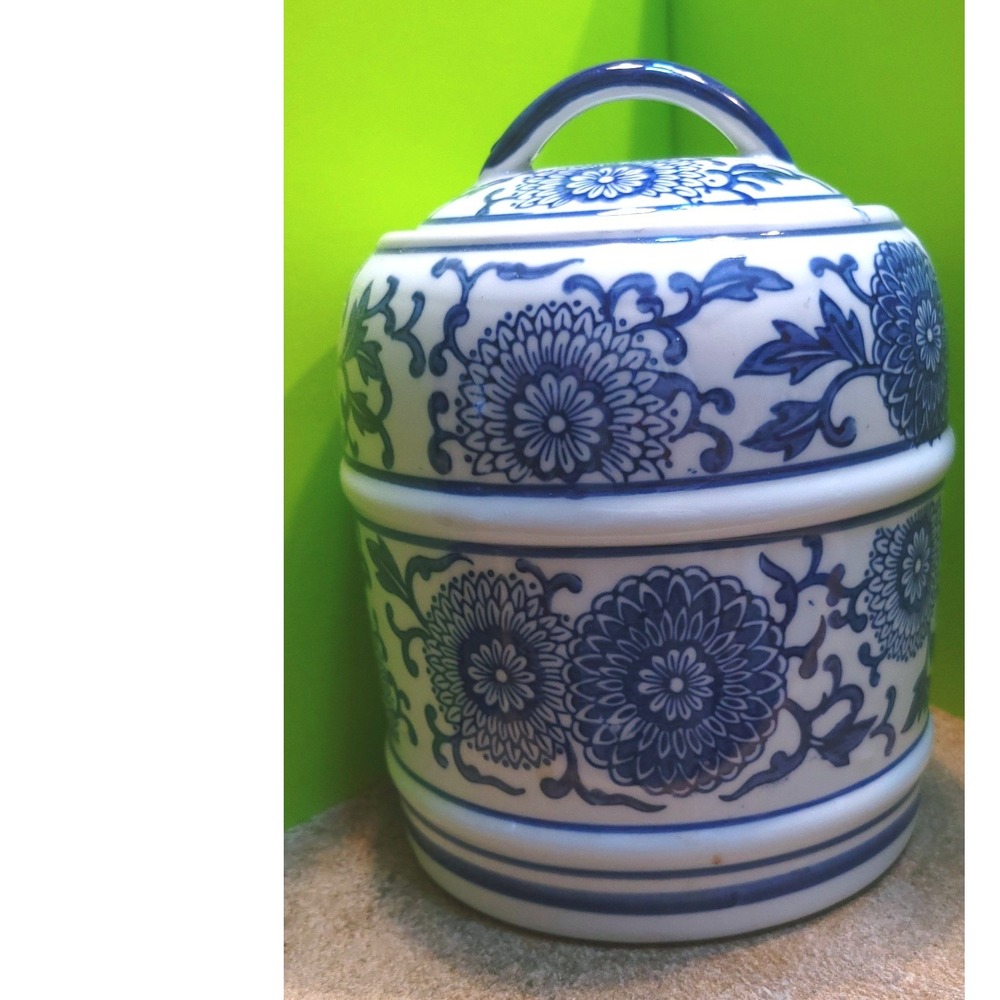 Blue and White Chinoiserie Floral Ceramic Ginger Jar with Lid and Handle 8 in - Picture 4 of 5